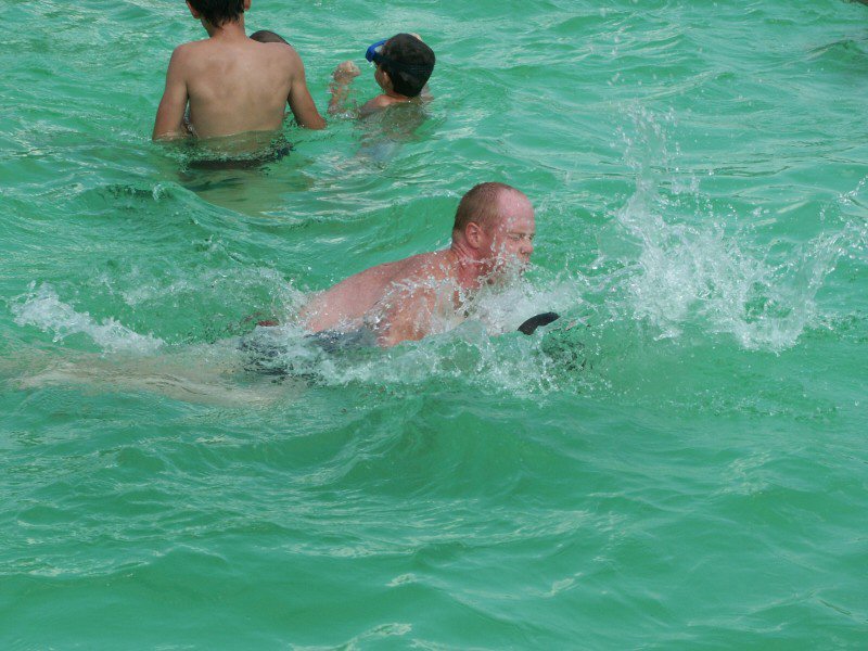 mb040805137.jpg